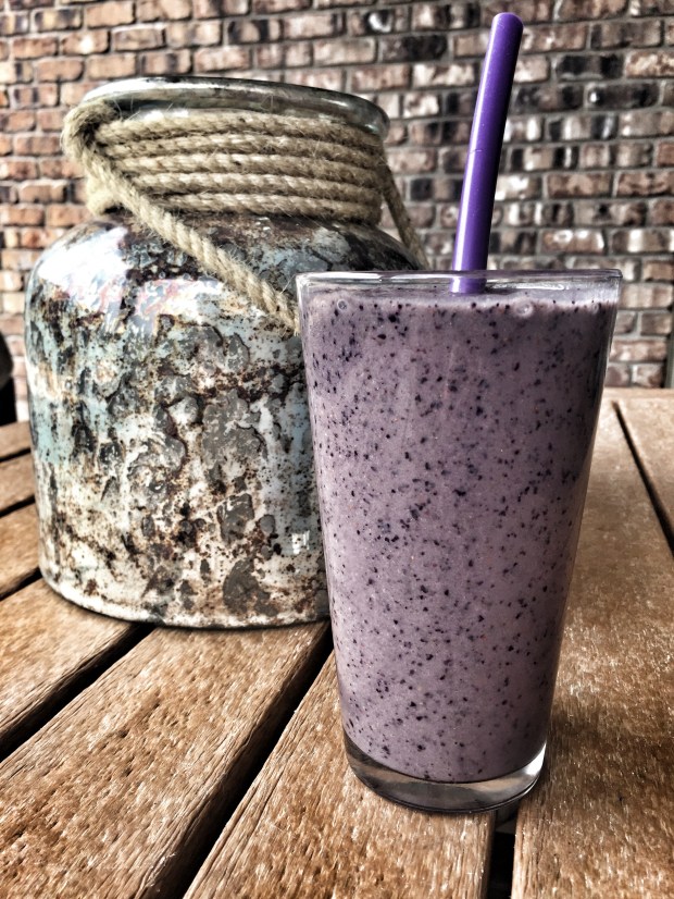 Maegan Blinka, Megan Blinka, Blueberry Shakeology, Blueberry smoothie recipe, Kid friendly smoothie, Vegan smoothie recipes, Gluten free smoothie recipes, Vegan breakfast ideas, Gluten free breakfast ideas, gluten free mom, gluten free snack, dairy free snack, gluten and dairy free, How is the vanilla vegan shakeology, Vanilla Shakeology recipes 