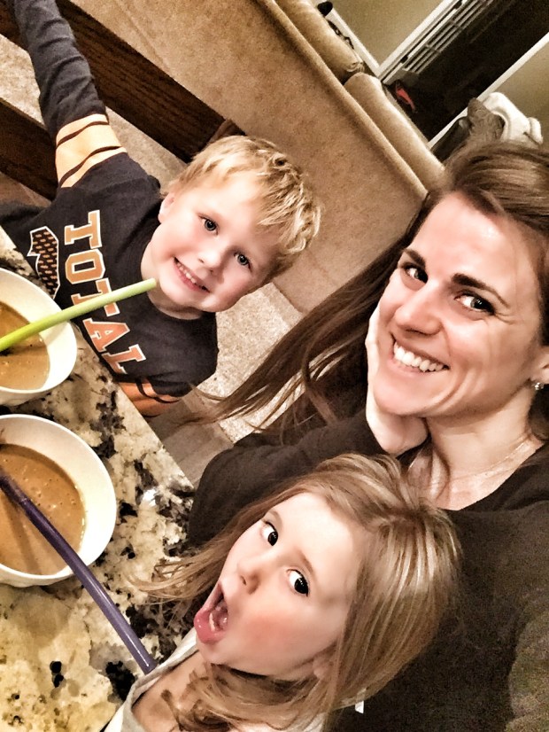 Maegan Blinka, Megan Blinka, Daily Sunshine, What is daily sunshine, gluten free smoothie, Dairy free smoothie, Dairy free and gluten free smoothie for kids, NONGMO smoothie for kids, NONGMO smoothie pediatrician approved, 3 in 1 smoothie, How we overcame meal time frustrations, how to get your picky kids to eat, the best picky kids dinner option