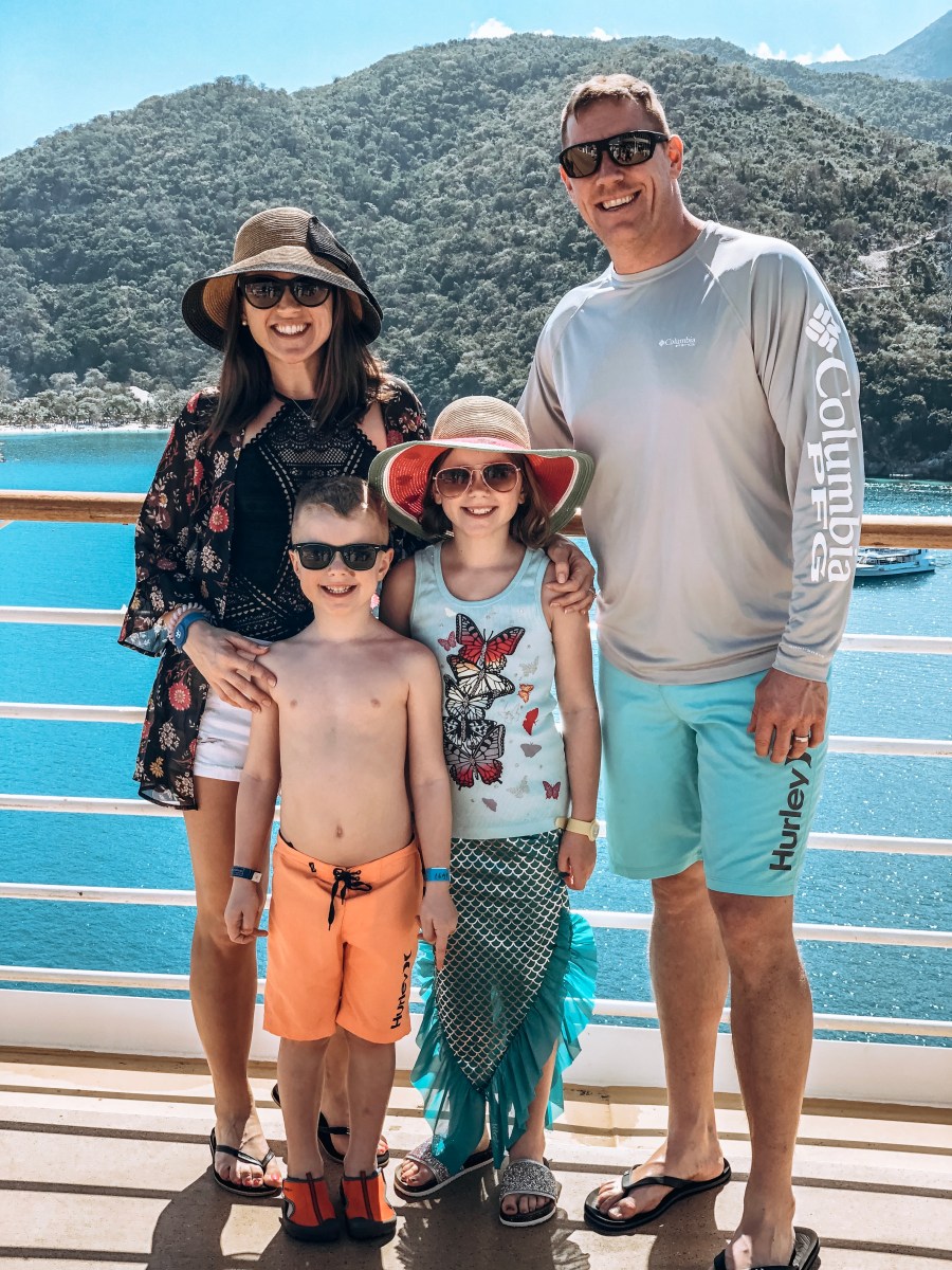 Maegan Blinka, Megan Blinka, Beachbody Coaches, Perks of a Beachbody Coach, Top Beachbody Coach, How to earn free trips as a Beachbody Coach, What is the Success Club trip, How do you earn the Success Club trip, Vacation in Haiti, Vacation in Bahamas, Girls Group picture ideas, Fitness group picture inspiration, Ideas for fun fitness pictures, Royal Caribbean cruise ship, Harmony of the Seas